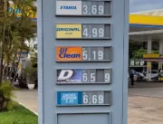 Preço médio da gasolina volta a subir e fica próxi
