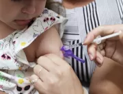 Vacinação de crianças de até dois anos contra a co