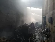 Incêndio atinge galpão no bairro Marta Helena, em 