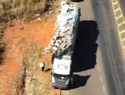 VÍDEO: Caminhão bate em viaduto e carga é saqueada