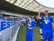 Diretoria do Cruzeiro homenageia os campeões olímp