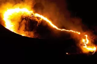 VÍDEO: incêndio atinge área às margens das BRs 452