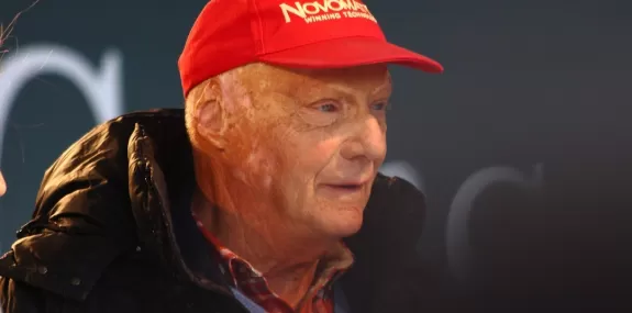 Tricampeão da F-1, austríaco Niki Lauda morre aos 