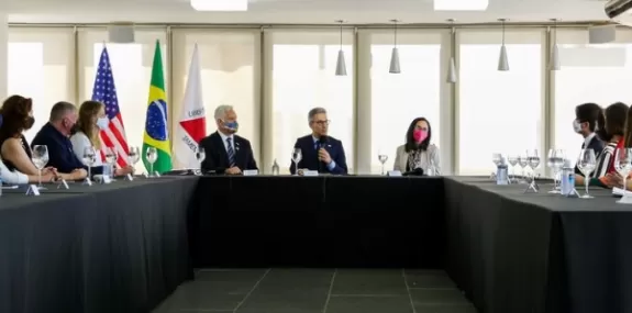 Governo de Minas firma acordo para estreitar relaç