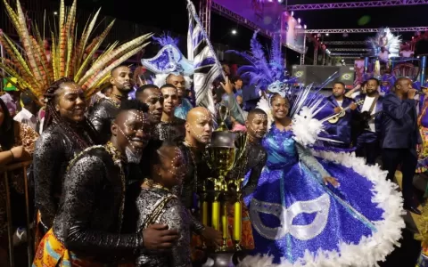 Desfiles das escolas de samba de Uberlândia aconte