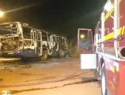 Criminosos ateiam fogo em ônibus com albergados em