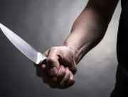 Estudante tenta matar diretora de escola a facadas