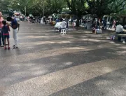 Praça Tubal Vilela atrai vendedores ambulantes