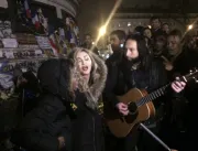 Madonna faz show em praça onde aconteceram atentad