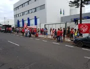 Manifestantes a favor de Lula acompanham julgament