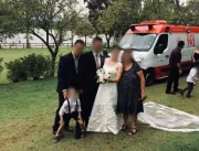 Médica vai a casamento do chefe com ambulância do 