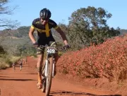 Prova reúne mais de 300 ciclistas em Uberlândia
