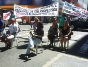 Professores em greve protestam no Centro