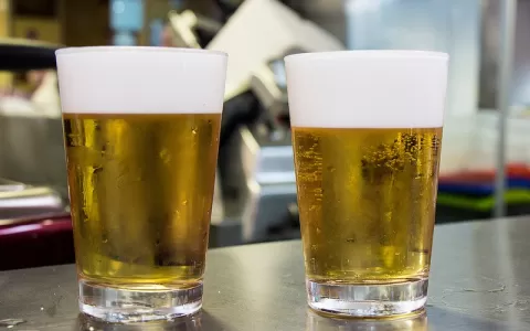 ​Copo de cerveja custa R$ 21 nos estádios da Copa