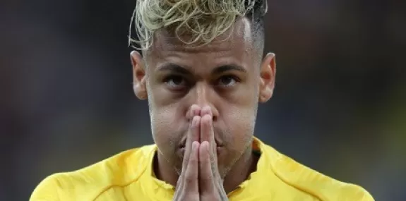 Neymar participa de último treino antes de jogo co