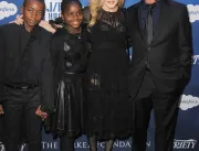 Sean Penn vai a baile beneficente com Madonna e ev