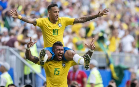Brasil sofre um pouco, mas vence México e avança à