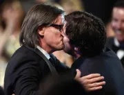 Christian Bale beija diretor e roteirista para com