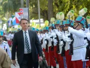Bolsonaro diz que meta é implantar um colégio mili