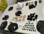 Papelotes de cocaína e mais de R$ 4 mil são apreen
