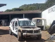 Polícia flagra desmonte de veículo furtado em ofic