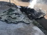 Jovem ateia fogo em contêineres de lixo e é presa 