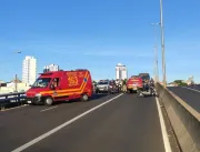 Acidente no viaduto da João Naves deixa três pesso