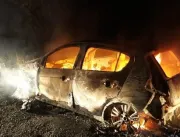 Após acidente, carro pega fogo na MGC-455 no munic