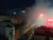 Incêndio atinge imóvel abandonado no bairro Bom Je