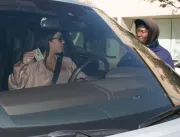 Kim Kardashian doa dinheiro para sem-teto em Los A
