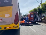 Adolescente é atropelado por ônibus na Av. João Na