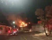 Incêndio atinge loja e depósito no bairro Santa Lu