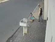 Mulher é agredida no meio da rua no bairro Maravil