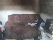 Incêndio atinge cômodo de uma casa no bairro Resid