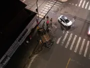 Batida entre dois carros deixa uma pessoa ferida n