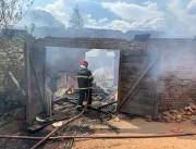 Fábrica de carvão pega fogo em Araguari