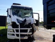 ​Motorista morre após acidente entre caminhões na 