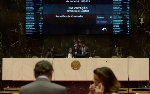 Deputados de Minas terão aumento salarial de R$ 9,