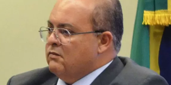Moraes afasta governador do Distrito Federal por 9