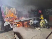 Incêndio atinge varanda de residência, em Uberaba