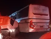 Caminhão e ônibus que transportava 45 trabalhadore
