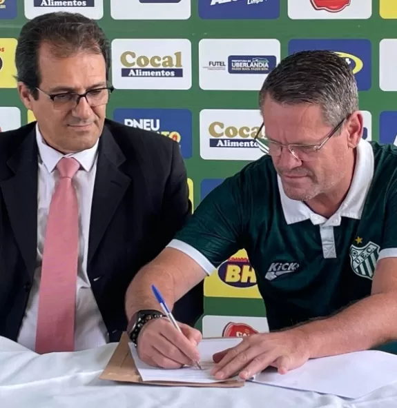 Uberlândia Esporte anuncia saída do técnico Ito Ro