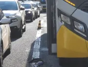 Mulher é atropelada por ônibus do transporte públi