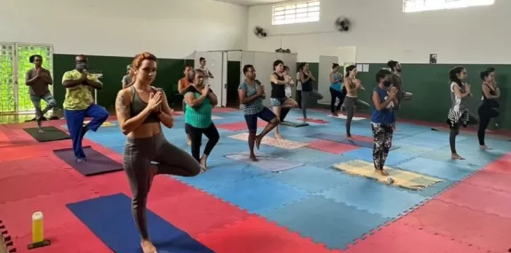 Projeto oferece aulas gratuitas de yoga em Uberlân