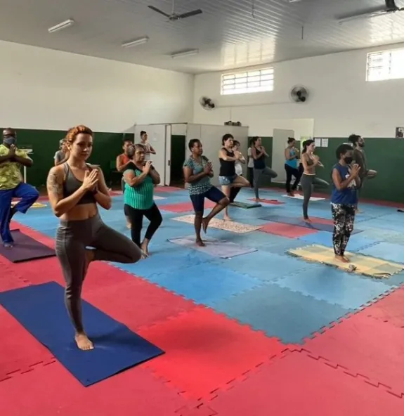 Projeto oferece aulas gratuitas de yoga em Uberlân