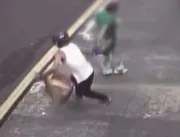 VÍDEO: idosa é derrubada por assaltante no Centro 