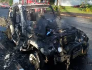 Carro pega fogo a caminho de oficina em Uberlândia