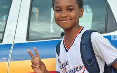 VÍDEO: criança de 10 anos procura policiais para e