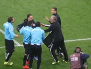 Santistas detonam árbitro após derrota para o Inte