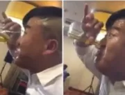 
Vídeo bizarro de homem bebendo cerveja pelo nariz